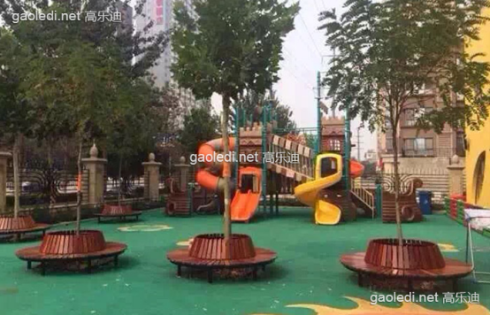 绳网攀爬架能有效地锻炼儿童身体，增强儿童体质。体现了该校重视学生德智体美全面发展的新式教育理念