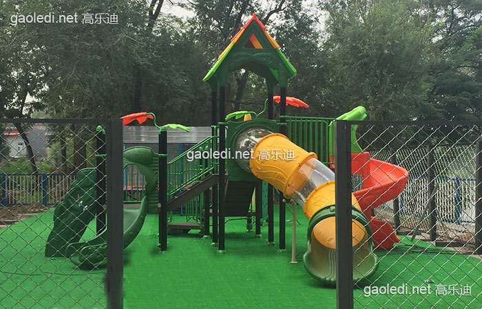 我的滑梯真可爱,我越来越爱上幼儿园了 我的滑梯真可爱,我越来越爱上幼儿园了