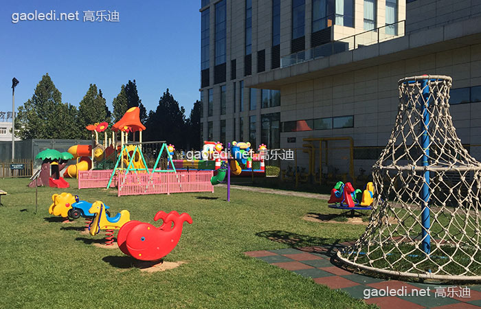 这明媚的天气,一起来玩点什么幼儿园娱乐设备吧,顺便晒个暖 这明媚的天气,一起来玩点什么幼儿园娱乐设备吧,顺便晒个暖