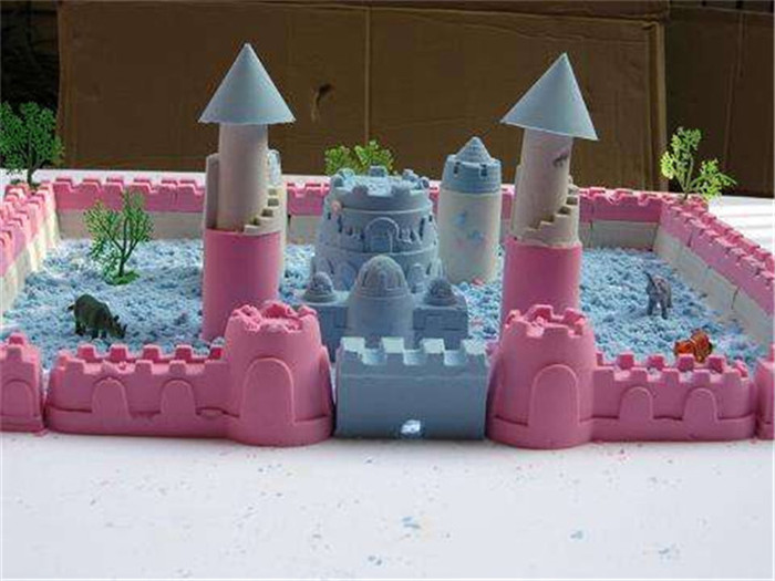 太空沙材质细腻柔软,不沾手,可以拓出各种各样的物件,很受孩子们的喜爱 太空沙材质细腻柔软,不沾手,可以拓出各种各样的物件,很受孩子们的喜爱